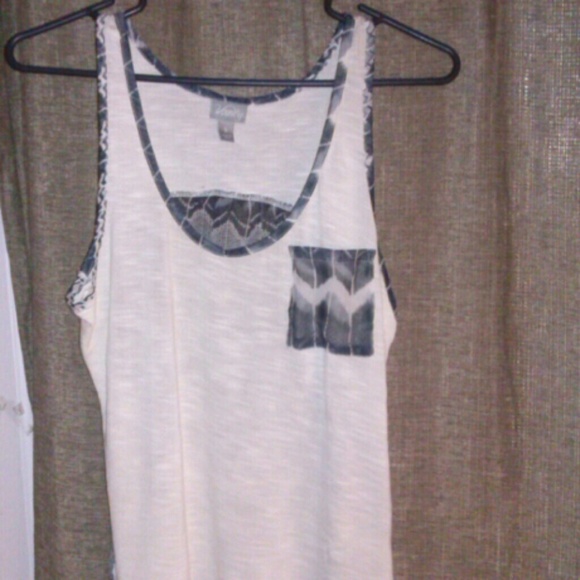 **SOLD**Cute sheer back tank!