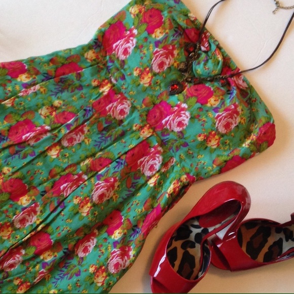 Dresses & Skirts - 🎉HOST PICK🎉 Floral Strapless Dress