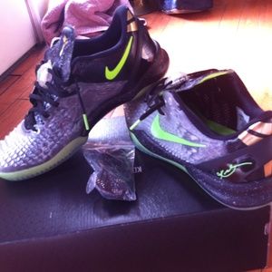 Kobe Christmas 8s