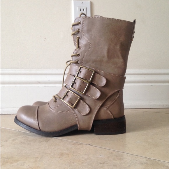 Beige / Tan Boots 👢NWOT