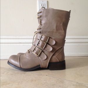 Beige / Tan Boots 👢NWOT