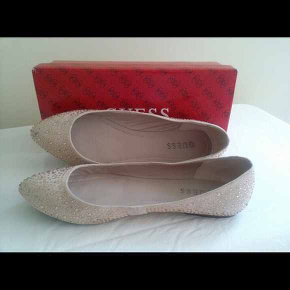 Guess natural color flats