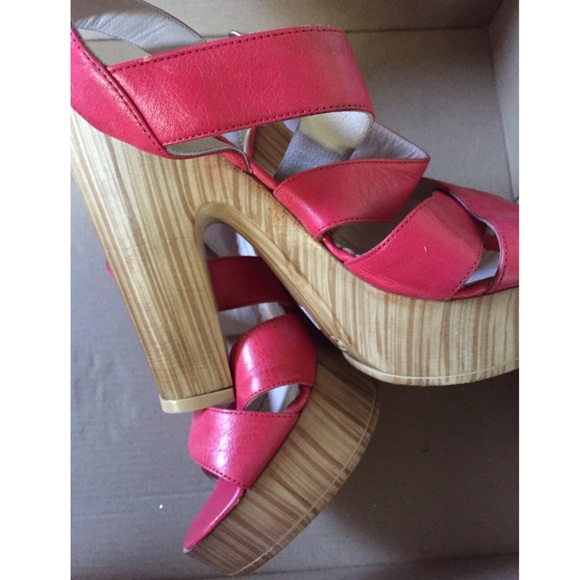 Daisy Duke Pumps - Picture 2 of 4