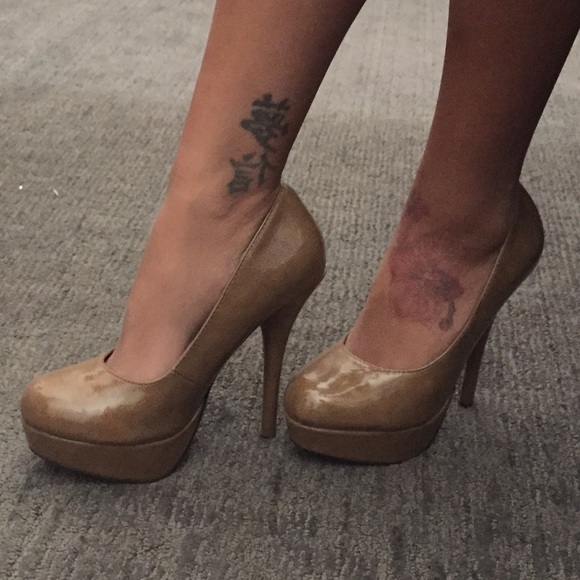 Nude Pumps