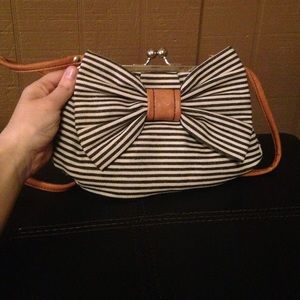 Cross body striped purse with adorable bow!