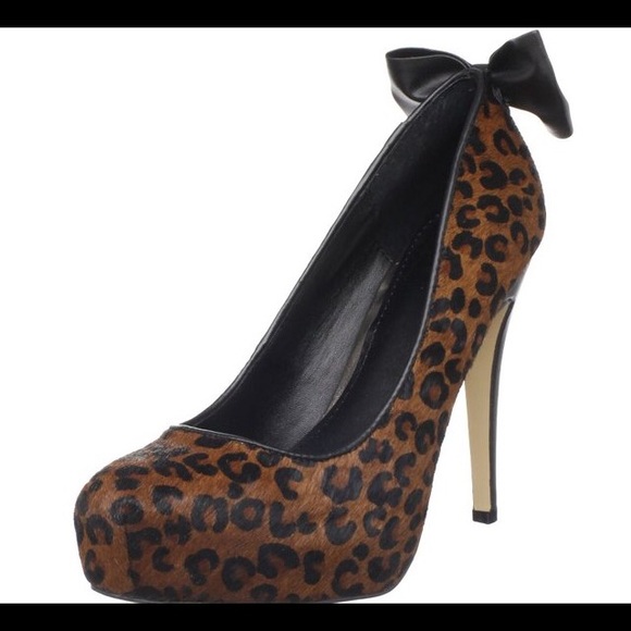 BRAND NEW NEVER WORN! Dolce Vita pumps!