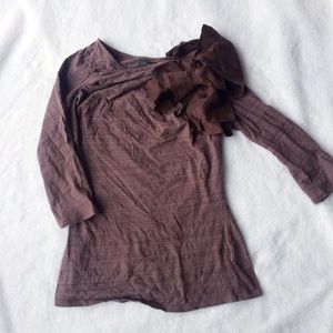 Anthroplogie maroon shirt