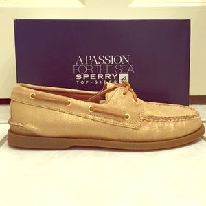 Brand new suede gold sparkle Sperry's