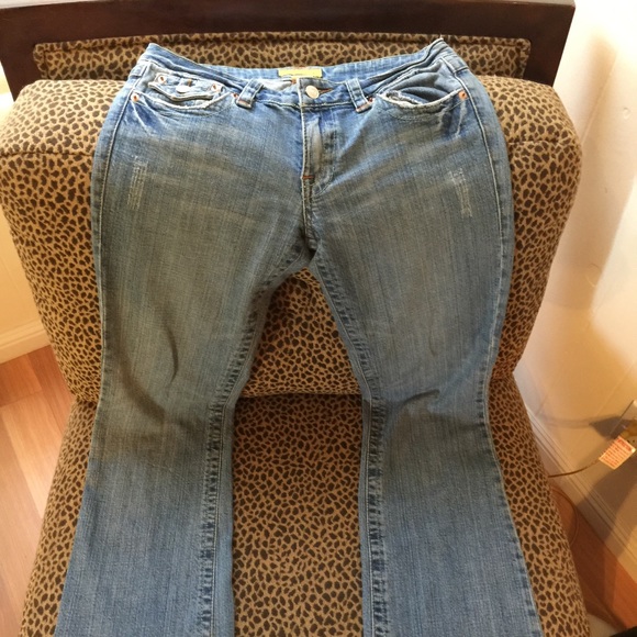 Super cute designer distressed jeans 🌹 - Picture 1 of 4