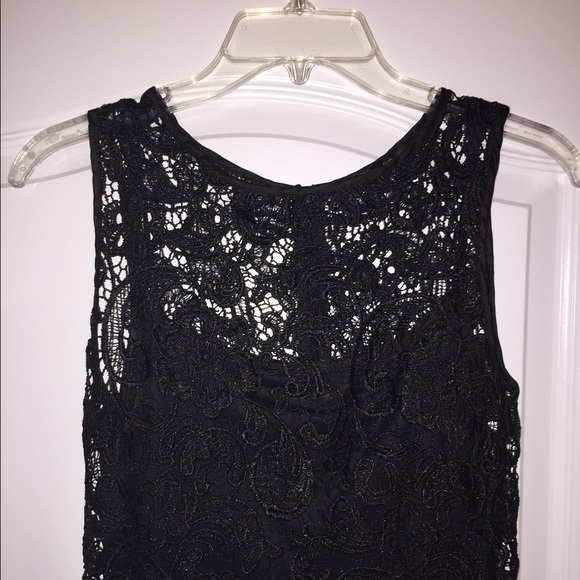 Black lace sleeveless dress
