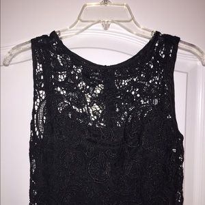 Black lace sleeveless dress