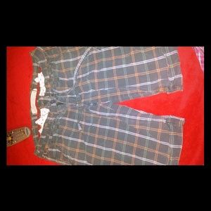 Hollister Capri (hits knee)