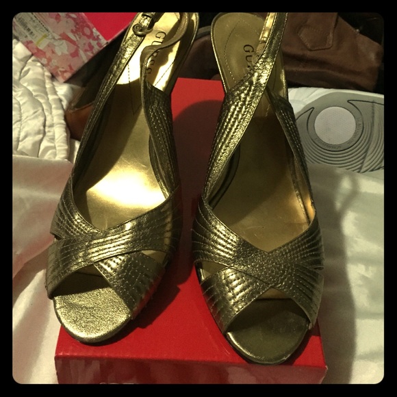 Guess wedges
