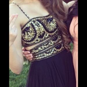 Gold and black Sherri Hill prom dress!