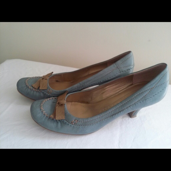 Light Blue Leather Pump
