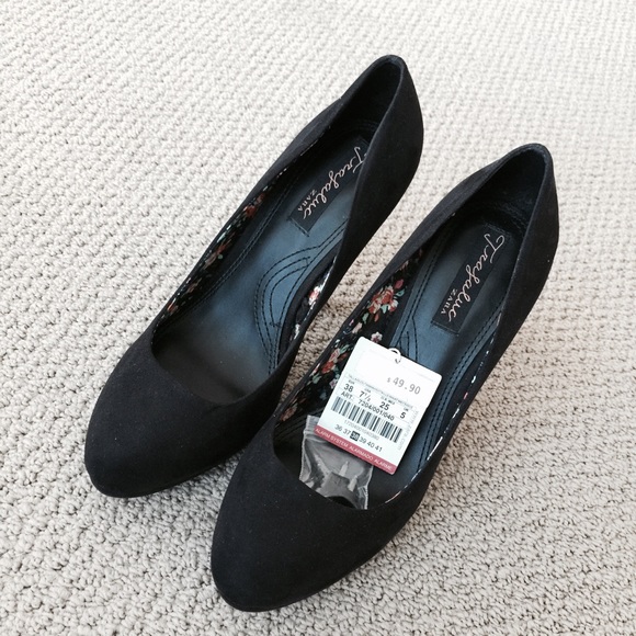 ZARA Black Suede Pumps