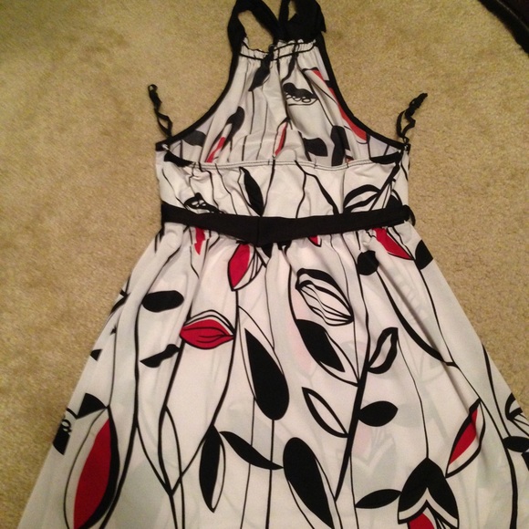 SALE! Beautiful halter top ❤️ - Picture 3 of 3