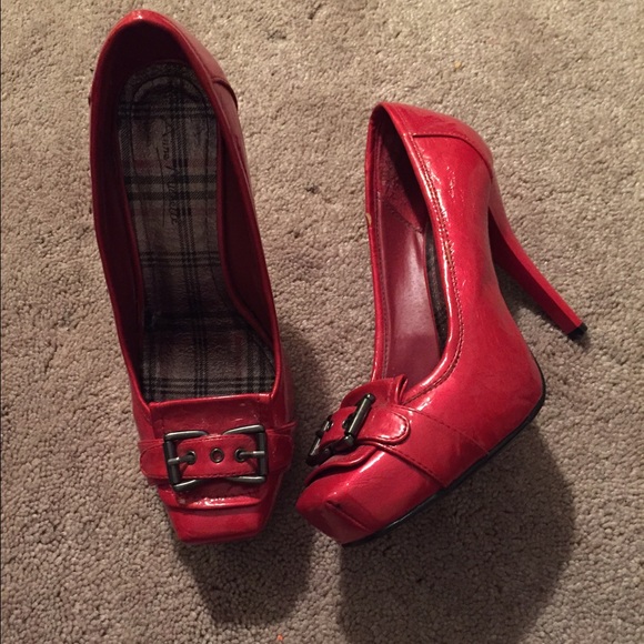 Red pump