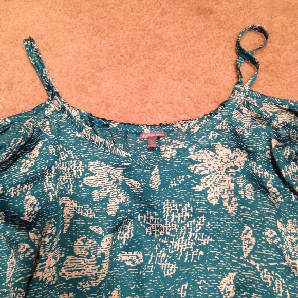 SALE! Perfect blue &white top for the beach - Picture 2 of 4