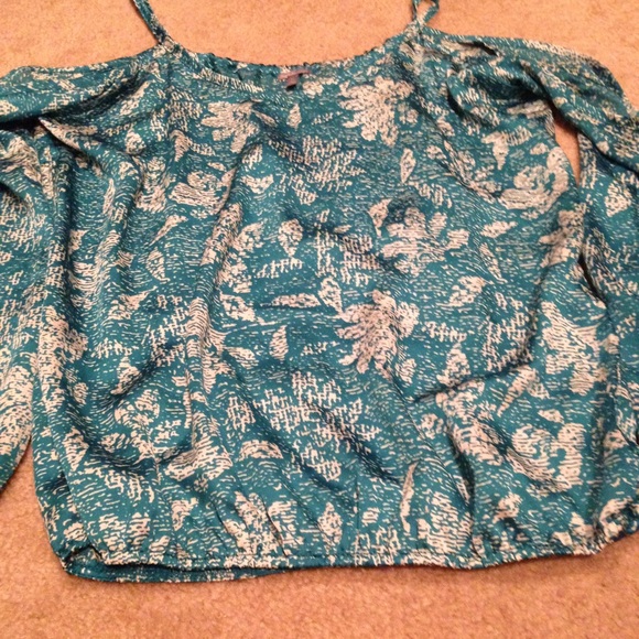 SALE! Perfect blue &white top for the beach - Picture 4 of 4