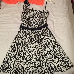 Cute dress!