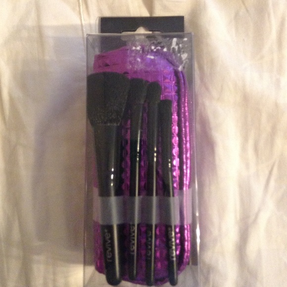 BRAND NEW REVIVE BRUSH SET