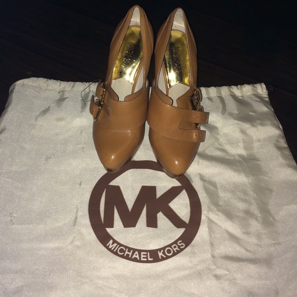 BRAND NEW MK HEELS