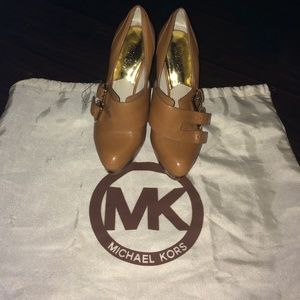 BRAND NEW MK HEELS