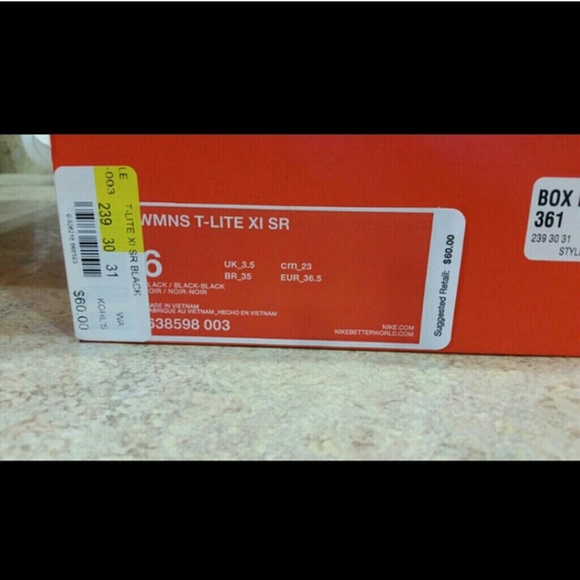 Black Nike work shoes - Picture 2 of 4