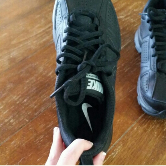 Black Nike work shoes - Picture 3 of 4