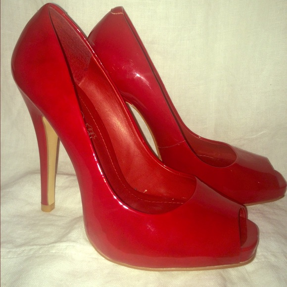 Red ALDO heels. Never been worn.