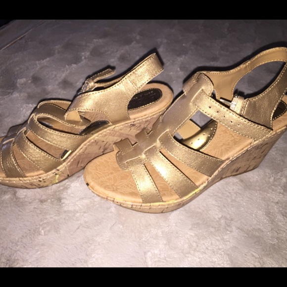 Born b.o.c. Wedge Sandals
