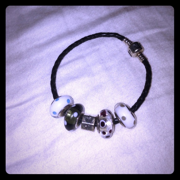 Pandora Bracelet + 5 BEADS