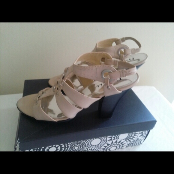 Biscotti  color sandal