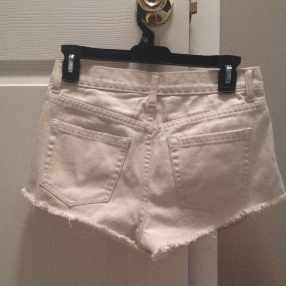 Forever21 Cream High-Waisted Shorts - Picture 2 of 2