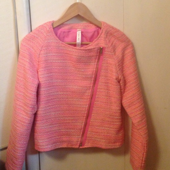 A pink jacket - Picture 1 of 2
