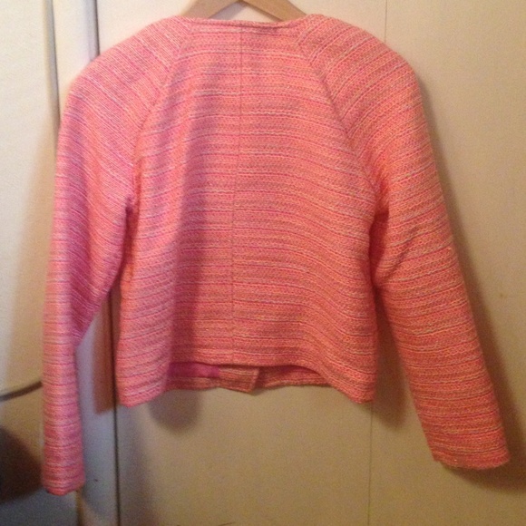 A pink jacket - Picture 2 of 2