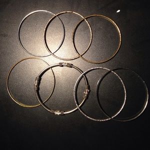 Set of seven bangles