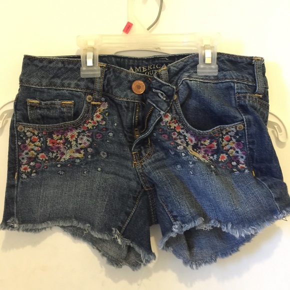 American Eagle Flower Shorts - Picture 1 of 2