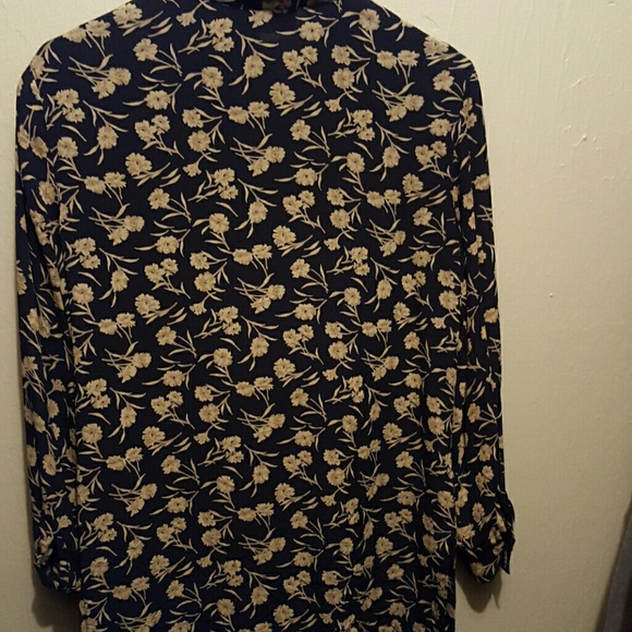 Flower button down - Picture 4 of 4