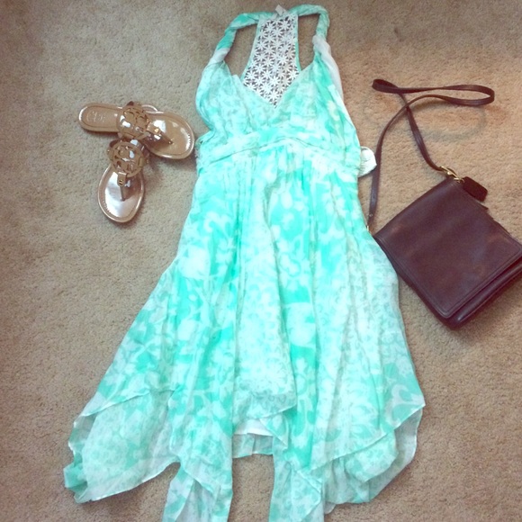 💚NWOT GUESS FLOWY SUMMER DRESS💚
