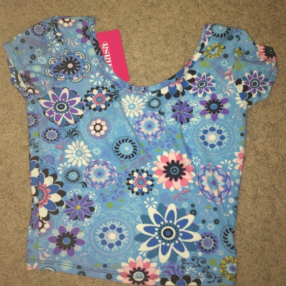 Super cute blue crop top with flowers🌸🌸