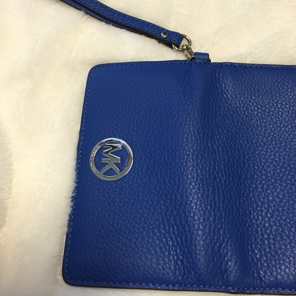 βπ»soldβπ» Michael Kors multifunction wristlet - Picture 4 of 4