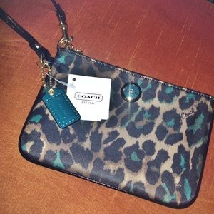 ️SALE 💕Leopard Coach Wristlet!
