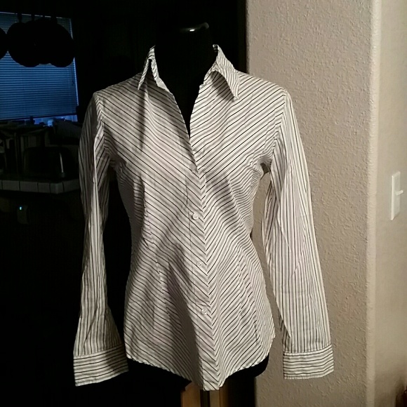 New York & Company white/black pin striped blouse