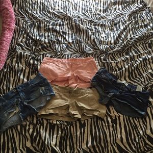 2 pairs of hollister shorts (Jean)