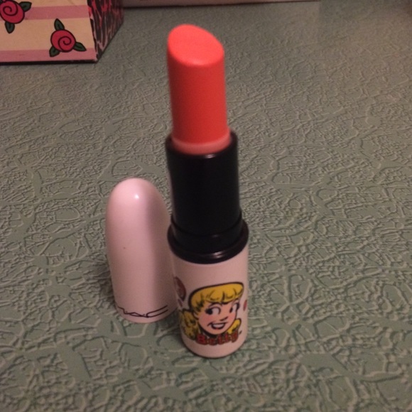 MAC Archies Girls Bettie Bright satin lipstick
