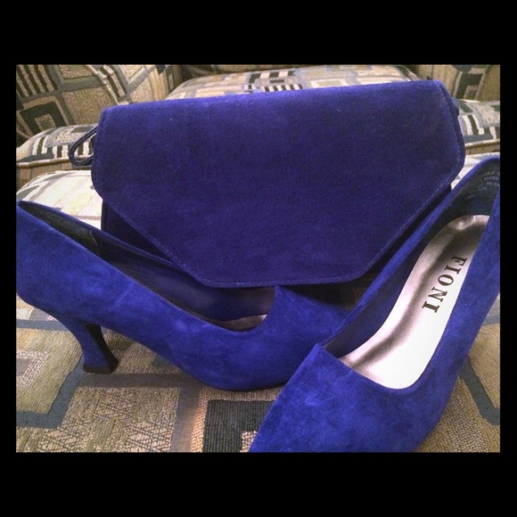Pretty Blue Suede Shoes w/matching Purse Barely