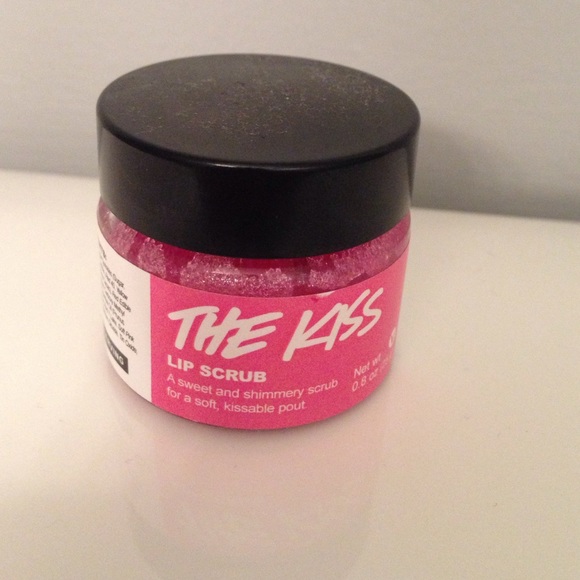 "the kiss" lush cosmetics lip scrub