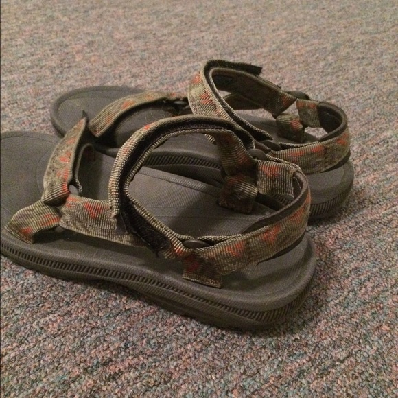 Teva sandals size 5